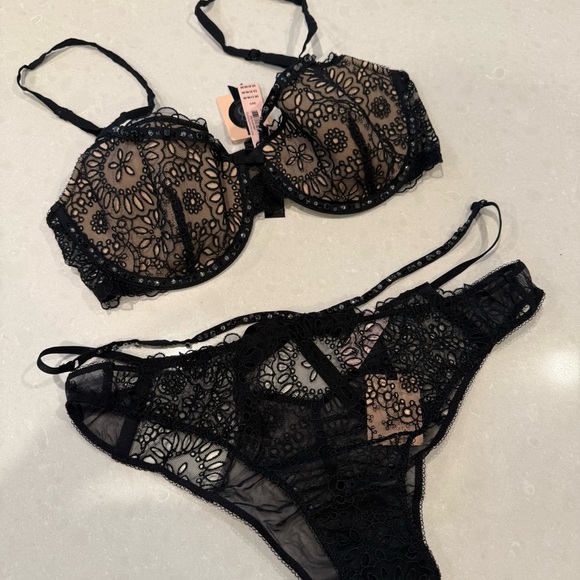 Victoria's Secret Designer Swarovski Crystal Black Lace Bra & Panty Set